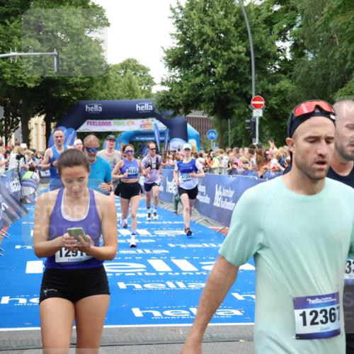 29.06.2025 - hella hamburg halbmarathon Zöllner http://msf.ph/oto/8227463 29.06.2025 10:53:10 Ziel 2111, 2208, 3059, 3258, 3334, 4121, 7864, 8587, 9093, 9537, 12155, 14323, 16986, 19208 meine-sportfotos.de