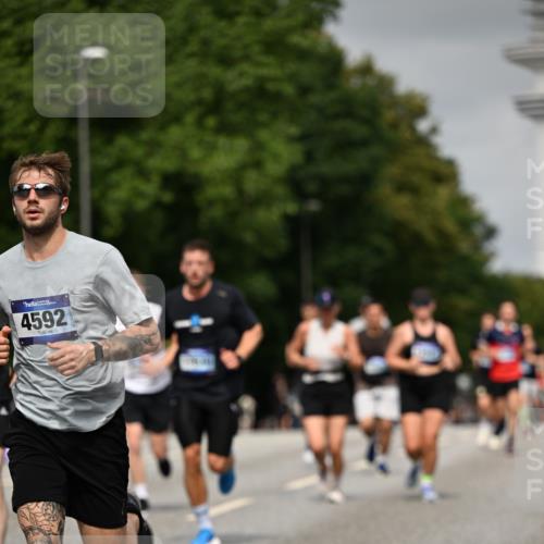 29.06.2025 - hella hamburg halbmarathon Dr. Thomas Lammeyer http://msf.ph/oto/8227465 29.06.2025 10:13:15 Kennedybrücke 1823, 3762, 4592, 7081, 9297, 9306, 9951, 9958, 10035, 10194, 10609, 10819, 11067 meine-sportfotos.de