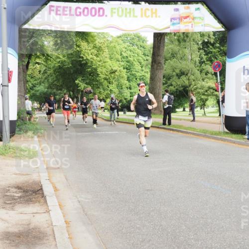 29.06.2025 - hella hamburg halbmarathon MichiJ http://msf.ph/oto/8227487 29.06.2025 10:25:53 Zwischen KM18-KM19 2767, 5003, 7482, 9178, 13854, 14387, 17137, 18384 meine-sportfotos.de