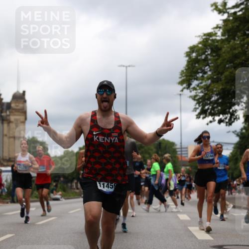 29.06.2025 - hella hamburg halbmarathon Yannick Fuchs http://msf.ph/oto/8227517 29.06.2025 10:46:35 20KM 1098, 1257, 1657, 2111, 2444, 2814, 3258, 3715, 3952, 4121, 4557, 4558, 4837, 5116, 5169, 5194, 5378, 5399, 6164, 6561, 6562, 7130, 7178, 7312, 7475, 7896, 8139, 8172, 8316, 8720, 8955, 8977, 9145, 10529, 10811, 11459, 12135, 12519, 13211, 13301, 13327, 14198, 14286, 14791, 15001, 15144, 15275, 15427, 15446, 15506, 15690, 16320, 16929, 17130, 17198, 17773, 18331 meine-sportfotos.de