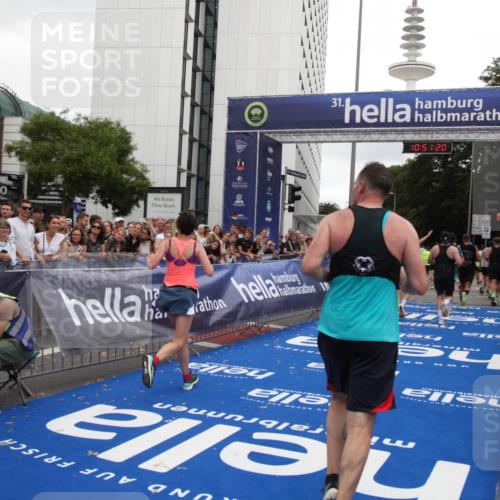 29.06.2025 - hella hamburg halbmarathon Michael Strokosch http://msf.ph/oto/8227524 29.06.2025 10:51:19 Ziel 1461, 1817, 2636, 2718, 4404, 4814, 5600, 6027, 6657, 8316, 8930, 9476, 10480, 10667, 10868, 11512, 11625, 11733, 12016, 13073, 15480, 17530, 18019 meine-sportfotos.de