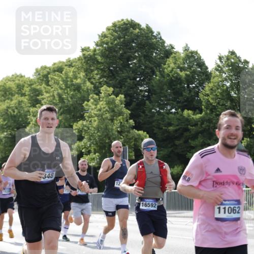 29.06.2025 - hella hamburg halbmarathon Jannik Wohlers http://msf.ph/oto/8227529 29.06.2025 09:51:54 Lombardsbrücke 1057, 1139, 1468, 1604, 1631, 1763, 3305, 3618, 3852, 4565, 4871, 4915, 5011, 5336, 5690, 6373, 6550, 6711, 7710, 8564, 8852, 9348, 9444, 9547, 9659, 10493, 10741, 11062, 11495, 11679, 11821, 12046, 12772, 13269, 13728, 14449, 14462, 14813, 15233, 15270, 15309, 16547, 16591, 16592, 17159, 17281, 17637, 17926, 18489, 18560, 18659, 18829, 18987, 19009 meine-sportfotos.de