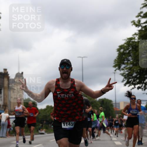 29.06.2025 - hella hamburg halbmarathon Yannick Fuchs http://msf.ph/oto/8227566 29.06.2025 10:46:35 20KM 1098, 1257, 1657, 2111, 2444, 2814, 3258, 3715, 3952, 4121, 4557, 4558, 4837, 5116, 5169, 5194, 5378, 5399, 6164, 6561, 6562, 7130, 7178, 7312, 7475, 7896, 8139, 8172, 8316, 8720, 8955, 8977, 9145, 10529, 10811, 11459, 12135, 12519, 13211, 13301, 13327, 14198, 14286, 14791, 15001, 15144, 15275, 15427, 15446, 15506, 15690, 16320, 16929, 17130, 17198, 17773, 18331 meine-sportfotos.de