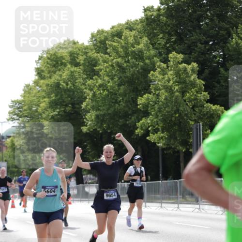 29.06.2025 - hella hamburg halbmarathon Jannik Wohlers http://msf.ph/oto/8227567 29.06.2025 10:27:50 Lombardsbrücke 3445, 5369, 5604, 7667, 8215, 8327, 9653, 9654, 12842, 13045, 13296, 13568, 13678, 14017, 14155, 15123, 15608, 18256 meine-sportfotos.de