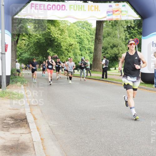 29.06.2025 - hella hamburg halbmarathon MichiJ http://msf.ph/oto/8227620 29.06.2025 10:25:54 Zwischen KM18-KM19 2767, 5003, 9178, 13854, 14387, 17137, 18384 meine-sportfotos.de