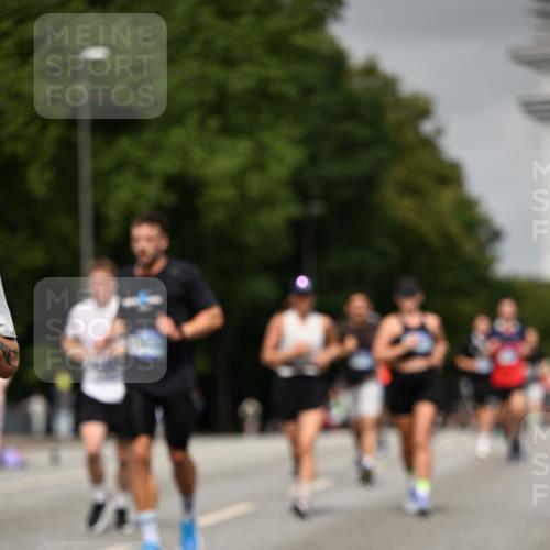 29.06.2025 - hella hamburg halbmarathon Dr. Thomas Lammeyer http://msf.ph/oto/8227644 29.06.2025 10:13:16 Kennedybrücke 1823, 3762, 4592, 7081, 9297, 9306, 9951, 9958, 10035, 10194, 10819, 11067 meine-sportfotos.de