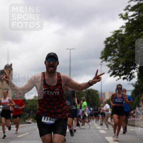 29.06.2025 - hella hamburg halbmarathon Yannick Fuchs http://msf.ph/oto/8227647 29.06.2025 10:46:35 20KM 1098, 1257, 1657, 2111, 2444, 2814, 3258, 3715, 3952, 4121, 4557, 4558, 4837, 5116, 5169, 5194, 5378, 5399, 6164, 6561, 6562, 7130, 7178, 7312, 7475, 7896, 8139, 8172, 8316, 8720, 8955, 8977, 9145, 10529, 10811, 11459, 12135, 12519, 13211, 13301, 13327, 14198, 14286, 14791, 15001, 15144, 15275, 15427, 15446, 15506, 15690, 16320, 16929, 17130, 17198, 17773, 18331 meine-sportfotos.de
