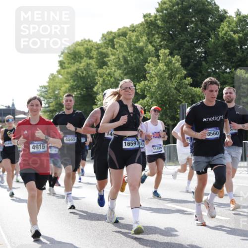 29.06.2025 - hella hamburg halbmarathon Jannik Wohlers http://msf.ph/oto/8227694 29.06.2025 09:51:55 Lombardsbrücke 1057, 1139, 1468, 1604, 1631, 1763, 3305, 3618, 3852, 4565, 4871, 4915, 5011, 5690, 6373, 6550, 6711, 7710, 8852, 9348, 9444, 9547, 10493, 10741, 11062, 11495, 11679, 11821, 12046, 12772, 13269, 13728, 14449, 14813, 15233, 15270, 15309, 16338, 16547, 16591, 16592, 17159, 17281, 17637, 17926, 18489, 18560, 18659, 18829, 18987, 19009 meine-sportfotos.de