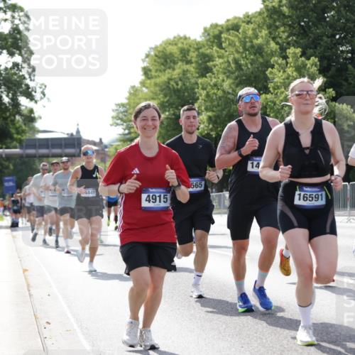 29.06.2025 - hella hamburg halbmarathon Jannik Wohlers http://msf.ph/oto/8227806 29.06.2025 09:51:56 Lombardsbrücke 1057, 1139, 1468, 1604, 1631, 3305, 3618, 3852, 4565, 4871, 4915, 5011, 6373, 6550, 6711, 7710, 8852, 9348, 9444, 9547, 10493, 10741, 11062, 11495, 11679, 11821, 12046, 12772, 13269, 13728, 14257, 14449, 14813, 15233, 15247, 15270, 15309, 16338, 16547, 16591, 16592, 17159, 17281, 17637, 17926, 18489, 18560, 18659, 18775, 18987, 19009 meine-sportfotos.de