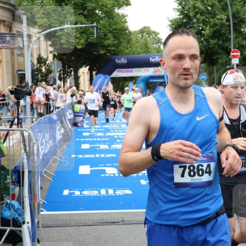 29.06.2025 - hella hamburg halbmarathon Zöllner http://msf.ph/oto/8227819 29.06.2025 10:53:14 Ziel 2111, 2208, 7383, 8273, 8361, 12875, 14323, 16929, 16986, 19208 meine-sportfotos.de