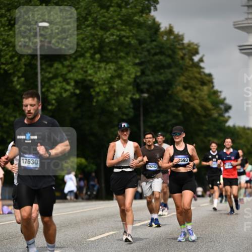 29.06.2025 - hella hamburg halbmarathon Dr. Thomas Lammeyer http://msf.ph/oto/8227820 29.06.2025 10:13:17 Kennedybrücke 1823, 3762, 4592, 7081, 9297, 9306, 10035, 10194, 10819, 11067 meine-sportfotos.de