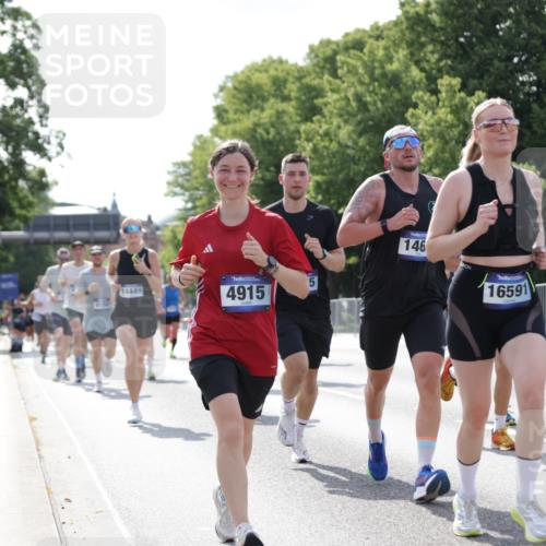 29.06.2025 - hella hamburg halbmarathon Jannik Wohlers http://msf.ph/oto/8227886 29.06.2025 09:51:56 Lombardsbrücke 1057, 1139, 1468, 1604, 1631, 3305, 3618, 3852, 4565, 4871, 4915, 5011, 6373, 6550, 6711, 7710, 8852, 9348, 9444, 9547, 10493, 10741, 11062, 11495, 11679, 11821, 12046, 12772, 13269, 13728, 14257, 14449, 14813, 15233, 15247, 15270, 15309, 16338, 16547, 16591, 16592, 17159, 17281, 17637, 17926, 18489, 18560, 18659, 18775, 18987, 19009 meine-sportfotos.de