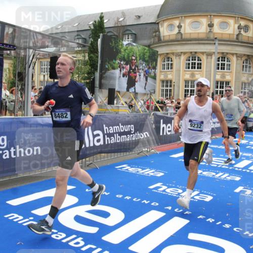 29.06.2025 - hella hamburg halbmarathon Michael Strokosch http://msf.ph/oto/8227897 29.06.2025 10:46:37 Ziel 4497, 5459, 8482, 9051, 9232, 9386, 9529, 13525, 13554, 15026, 15133, 15206, 17281, 17461, 18882 meine-sportfotos.de