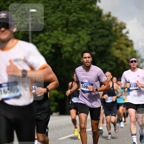 29.06.2025 - hella hamburg halbmarathon Dr. Thomas Lammeyer http://msf.ph/oto/8227902 29.06.2025 09:50:05 Kennedybrücke 1053, 1344, 1577, 1889, 2243, 4477, 4944, 5048, 5152, 5193, 5660, 7466, 7534, 7628, 8312, 8323, 10477, 10865, 10927, 11230, 11304 meine-sportfotos.de