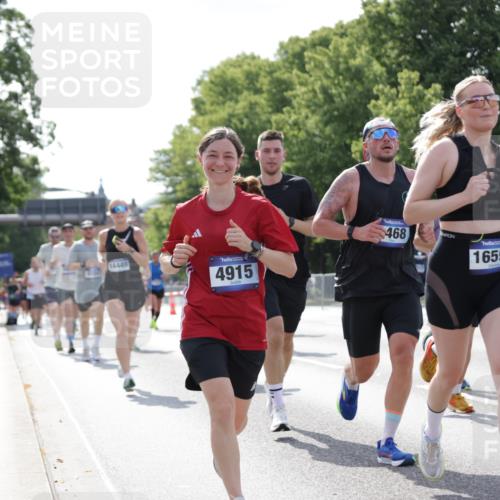 29.06.2025 - hella hamburg halbmarathon Jannik Wohlers http://msf.ph/oto/8227915 29.06.2025 09:51:56 Lombardsbrücke 1057, 1139, 1468, 1604, 1631, 3305, 3618, 3852, 4565, 4871, 4915, 5011, 6373, 6550, 6711, 7710, 8852, 9348, 9444, 9547, 10493, 10741, 11062, 11495, 11679, 11821, 12046, 12772, 13269, 13728, 14257, 14449, 14813, 15233, 15247, 15270, 15309, 16338, 16547, 16591, 16592, 17159, 17281, 17637, 17926, 18489, 18560, 18659, 18775, 18987, 19009 meine-sportfotos.de