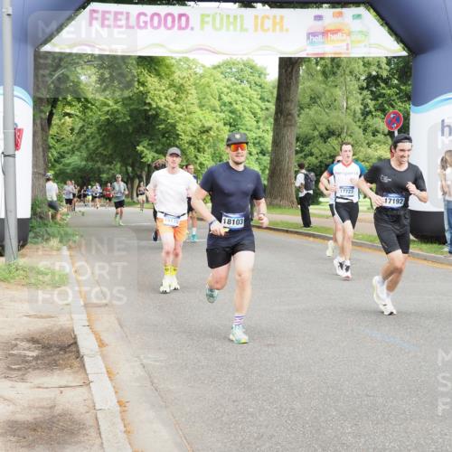 29.06.2025 - hella hamburg halbmarathon MichiJ http://msf.ph/oto/8227929 29.06.2025 10:25:59 Zwischen KM18-KM19 6095, 10738, 15939, 16523, 17137, 17192, 17723, 18103, 18159 meine-sportfotos.de