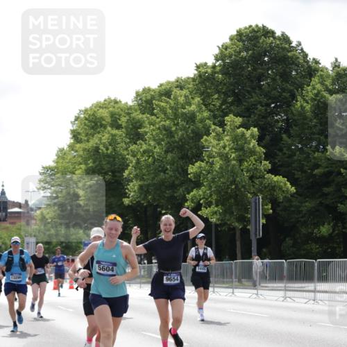 29.06.2025 - hella hamburg halbmarathon Jannik Wohlers http://msf.ph/oto/8227943 29.06.2025 10:27:50 Lombardsbrücke 3445, 5369, 5604, 7667, 8215, 8327, 9653, 9654, 12842, 13045, 13296, 13568, 13678, 14017, 14155, 15123, 15608, 18256 meine-sportfotos.de