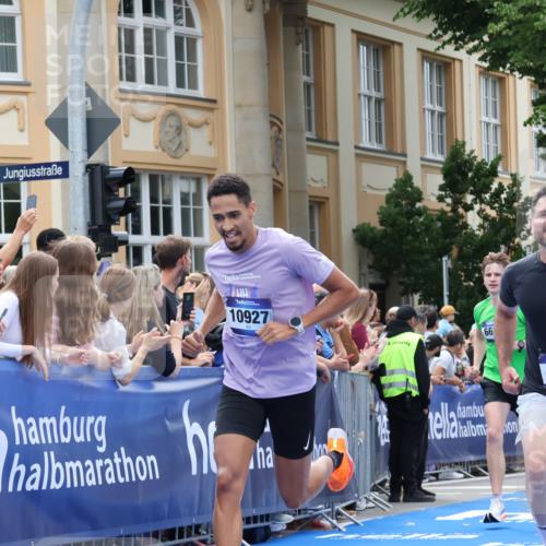 29.06.2025 - hella hamburg halbmarathon Strokosch-Dieckow http://msf.ph/oto/8227954 29.06.2025 10:31:57 Ziel 1407, 1686, 3935, 4129, 4698, 6619, 10927, 11150, 11199, 11370 meine-sportfotos.de