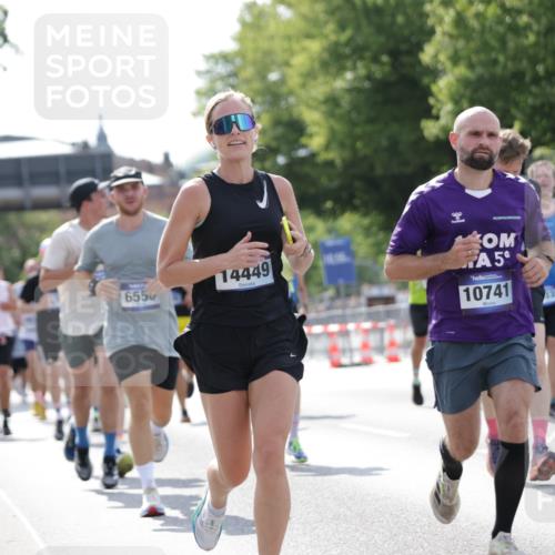 29.06.2025 - hella hamburg halbmarathon Jannik Wohlers http://msf.ph/oto/8228024 29.06.2025 09:51:57 Lombardsbrücke 1057, 1139, 1169, 1468, 1604, 1631, 3305, 3618, 3852, 4565, 4871, 4915, 5011, 6373, 6550, 6711, 7432, 8852, 9348, 9444, 9547, 10493, 10741, 11062, 11495, 11679, 11779, 11821, 12046, 12772, 13269, 13614, 13728, 14257, 14449, 14813, 15233, 15247, 15270, 15309, 16338, 16547, 16591, 16592, 17159, 17281, 17637, 17926, 18489, 18560, 18659, 18775, 18987 meine-sportfotos.de