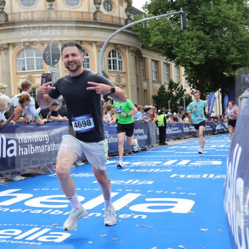 29.06.2025 - hella hamburg halbmarathon Strokosch-Dieckow http://msf.ph/oto/8228033 29.06.2025 10:31:59 Ziel 1407, 1686, 4129, 4698, 6619, 10927, 11150, 11199, 11370, 16505 meine-sportfotos.de