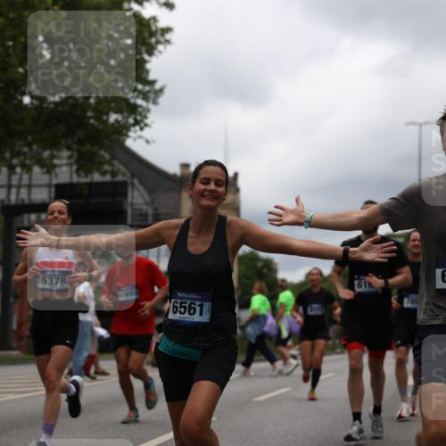 29.06.2025 - hella hamburg halbmarathon Yannick Fuchs http://msf.ph/oto/8228040 29.06.2025 10:46:37 20KM 1098, 1257, 1482, 1657, 2111, 2444, 2814, 3258, 3715, 3952, 4121, 4557, 4558, 4726, 4837, 5116, 5169, 5194, 5378, 5399, 6164, 6561, 6562, 7178, 7312, 7475, 7896, 8172, 8316, 8720, 8955, 9145, 10529, 10811, 11459, 12135, 12519, 13211, 13301, 14198, 14286, 14791, 15001, 15144, 15275, 15446, 15506, 15690, 16320, 16929, 17130, 17198, 17710, 17773, 18331 meine-sportfotos.de