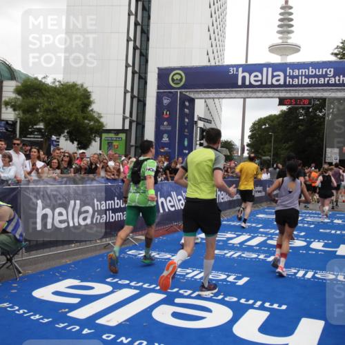 29.06.2025 - hella hamburg halbmarathon Michael Strokosch http://msf.ph/oto/8228047 29.06.2025 10:51:27 Ziel 1817, 2364, 2411, 2636, 2718, 2946, 4814, 5820, 6776, 8989, 9214, 9656, 10667, 11124, 11422, 12016, 13047, 13792, 14865, 14994, 15871, 15950, 16357, 18489 meine-sportfotos.de