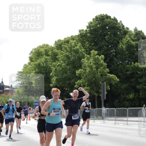 29.06.2025 - hella hamburg halbmarathon Jannik Wohlers http://msf.ph/oto/8228199 29.06.2025 10:27:50 Lombardsbrücke 3445, 5369, 5604, 7667, 8215, 8327, 9653, 9654, 12842, 13045, 13296, 13568, 13678, 14017, 14155, 15123, 15608, 18256 meine-sportfotos.de
