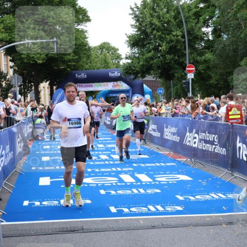 29.06.2025 - hella hamburg halbmarathon Zöllner http://msf.ph/oto/8228210 29.06.2025 10:53:18 Ziel 2074, 2111, 7312, 7383, 8273, 8361, 9142, 12875, 15179, 15681, 16929, 16986, 18901 meine-sportfotos.de