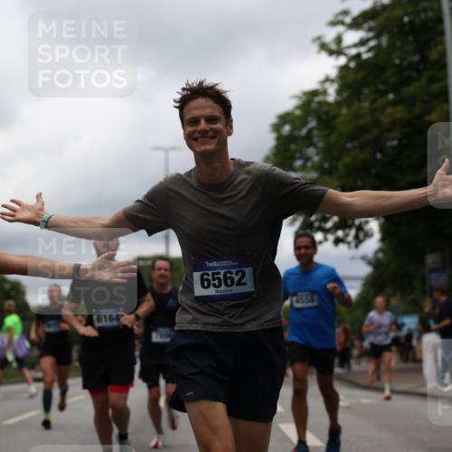 29.06.2025 - hella hamburg halbmarathon Yannick Fuchs http://msf.ph/oto/8228212 29.06.2025 10:46:37 20KM 1098, 1257, 1482, 1657, 2111, 2444, 2814, 3258, 3715, 3952, 4121, 4557, 4558, 4726, 4837, 5116, 5169, 5194, 5378, 5399, 6164, 6561, 6562, 7178, 7312, 7475, 7896, 8172, 8316, 8720, 8955, 9145, 10529, 10811, 11459, 12135, 12519, 13211, 13301, 14198, 14286, 14791, 15001, 15144, 15275, 15446, 15506, 15690, 16320, 16929, 17130, 17198, 17710, 17773, 18331 meine-sportfotos.de