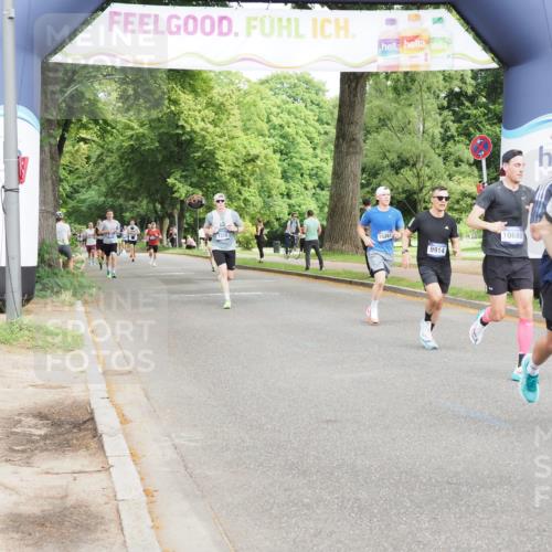 29.06.2025 - hella hamburg halbmarathon MichiJ http://msf.ph/oto/8228248 29.06.2025 10:26:03 Zwischen KM18-KM19 2404, 6095, 6529, 9914, 10680, 10738, 15178, 15261, 15939, 16523, 17192, 17723, 18103, 18159, 18216 meine-sportfotos.de