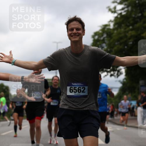 29.06.2025 - hella hamburg halbmarathon Yannick Fuchs http://msf.ph/oto/8228254 29.06.2025 10:46:37 20KM 1098, 1257, 1482, 1657, 2111, 2444, 2814, 3258, 3715, 3952, 4121, 4557, 4558, 4726, 4837, 5116, 5169, 5194, 5378, 5399, 6164, 6561, 6562, 7178, 7312, 7475, 7896, 8172, 8316, 8720, 8955, 9145, 10529, 10811, 11459, 12135, 12519, 13211, 13301, 14198, 14286, 14791, 15001, 15144, 15275, 15446, 15506, 15690, 16320, 16929, 17130, 17198, 17710, 17773, 18331 meine-sportfotos.de