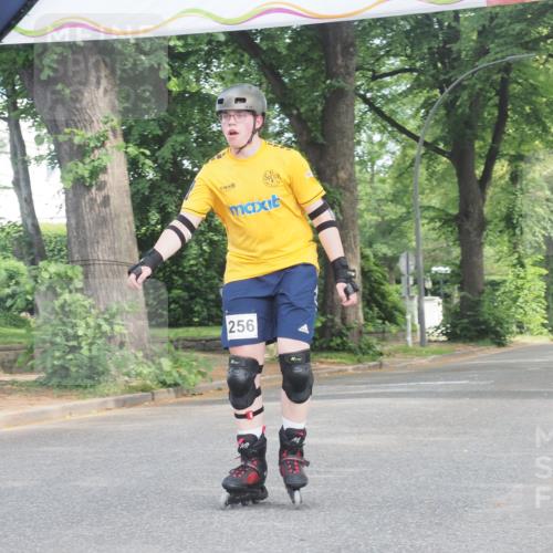 29.06.2025 - hella hamburg halbmarathon KatJ http://msf.ph/oto/8228342 29.06.2025 09:41:16 Zwischen KM18-KM19  meine-sportfotos.de