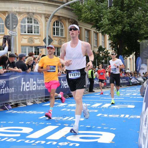 29.06.2025 - hella hamburg halbmarathon Strokosch-Dieckow http://msf.ph/oto/8228354 29.06.2025 10:32:07 Ziel 1407, 1686, 1894, 7272, 11150, 11370, 15826, 16505, 16736 meine-sportfotos.de