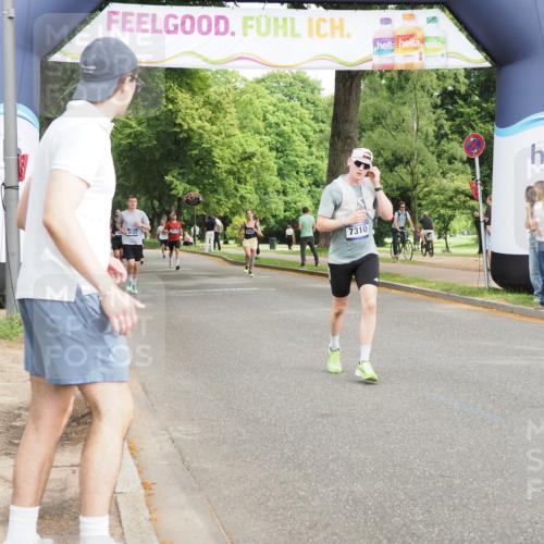 29.06.2025 - hella hamburg halbmarathon MichiJ http://msf.ph/oto/8228390 29.06.2025 10:26:05 Zwischen KM18-KM19 2404, 6095, 6529, 7310, 9914, 10680, 10738, 15178, 15261, 15939, 16523, 17192, 17723, 18103, 18216 meine-sportfotos.de