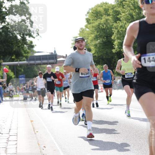 29.06.2025 - hella hamburg halbmarathon Jannik Wohlers http://msf.ph/oto/8228402 29.06.2025 09:51:59 Lombardsbrücke 1139, 1169, 1468, 1604, 1631, 3305, 3618, 3852, 4565, 4871, 4915, 5011, 6373, 6550, 6711, 7432, 8852, 9348, 9444, 9547, 10493, 10741, 11062, 11495, 11679, 11779, 12046, 12772, 13269, 13403, 13614, 13728, 14257, 14449, 14813, 15233, 15247, 15270, 15309, 15813, 16338, 16591, 16592, 17159, 17281, 17391, 17637, 17926, 18489, 18560, 18659, 18775, 18987 meine-sportfotos.de