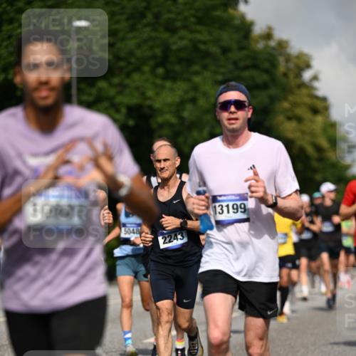 29.06.2025 - hella hamburg halbmarathon Dr. Thomas Lammeyer http://msf.ph/oto/8228421 29.06.2025 09:50:07 Kennedybrücke 1053, 1344, 1577, 1889, 2243, 4477, 4944, 5048, 5152, 5193, 5660, 7466, 7628, 8312, 8323, 10477, 10865, 10927, 11304 meine-sportfotos.de