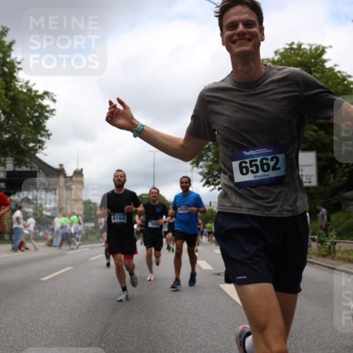 29.06.2025 - hella hamburg halbmarathon Yannick Fuchs http://msf.ph/oto/8228450 29.06.2025 10:46:38 20KM 1098, 1257, 1482, 1657, 2111, 2444, 2814, 3258, 3715, 3952, 4121, 4557, 4558, 4726, 4837, 5116, 5169, 5194, 5378, 6164, 6561, 6562, 7178, 7232, 7312, 7383, 7475, 7896, 8172, 8316, 8720, 8955, 9145, 10529, 10811, 11459, 12135, 12519, 13211, 13301, 14198, 14286, 14791, 14805, 15001, 15144, 15275, 15446, 15506, 15690, 16320, 16929, 17130, 17198, 17710, 17773, 18331 meine-sportfotos.de