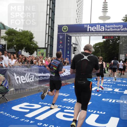 29.06.2025 - hella hamburg halbmarathon Michael Strokosch http://msf.ph/oto/8228518 29.06.2025 10:51:34 Ziel 1335, 2946, 5820, 7943, 9656, 10691, 11422, 13403, 13792, 15871, 15950, 17131 meine-sportfotos.de