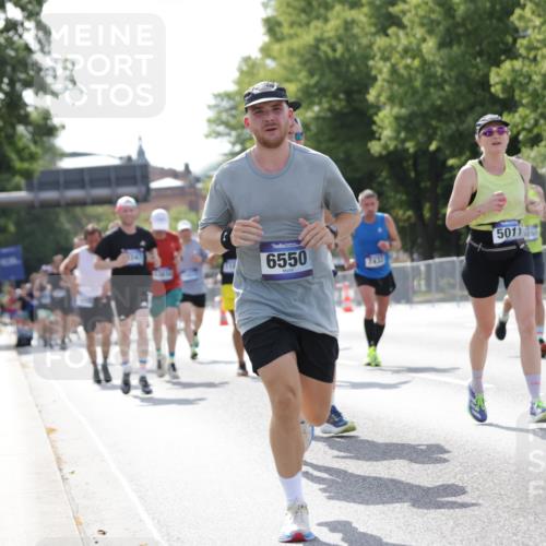 29.06.2025 - hella hamburg halbmarathon Jannik Wohlers http://msf.ph/oto/8228522 29.06.2025 09:51:59 Lombardsbrücke 1139, 1169, 1468, 1604, 1631, 3305, 3618, 3852, 4565, 4871, 4915, 5011, 6373, 6550, 6711, 7432, 8852, 9348, 9444, 9547, 10493, 10741, 11062, 11495, 11679, 11779, 12046, 12772, 13269, 13403, 13614, 13728, 14257, 14449, 14813, 15233, 15247, 15270, 15309, 15813, 16338, 16591, 16592, 17159, 17281, 17391, 17637, 17926, 18489, 18560, 18659, 18775, 18987 meine-sportfotos.de