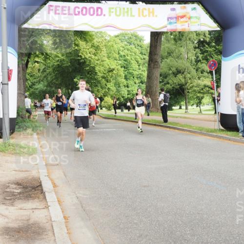 29.06.2025 - hella hamburg halbmarathon MichiJ http://msf.ph/oto/8228555 29.06.2025 10:26:07 Zwischen KM18-KM19 2404, 6529, 7310, 9914, 10680, 15178, 15261, 15939, 17192, 18103, 18216 meine-sportfotos.de