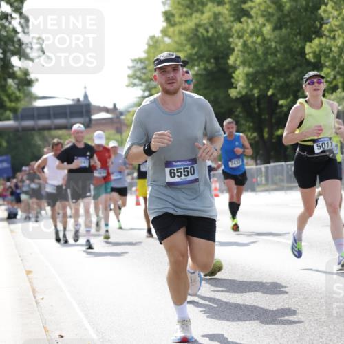 29.06.2025 - hella hamburg halbmarathon Jannik Wohlers http://msf.ph/oto/8228560 29.06.2025 09:51:59 Lombardsbrücke 1139, 1169, 1468, 1604, 1631, 3305, 3618, 3852, 4565, 4871, 4915, 5011, 6373, 6550, 6711, 7432, 8852, 9348, 9444, 9547, 10493, 10741, 11062, 11495, 11679, 11779, 12046, 12772, 13269, 13403, 13614, 13728, 14257, 14449, 14813, 15233, 15247, 15270, 15309, 15813, 16338, 16591, 16592, 17159, 17281, 17391, 17637, 17926, 18489, 18560, 18659, 18775, 18987 meine-sportfotos.de