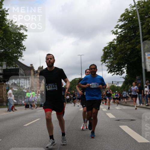 29.06.2025 - hella hamburg halbmarathon Yannick Fuchs http://msf.ph/oto/8228601 29.06.2025 10:46:38 20KM 1098, 1257, 1482, 1657, 2111, 2444, 2814, 3258, 3715, 3952, 4121, 4557, 4558, 4726, 4837, 5116, 5169, 5194, 5378, 6164, 6561, 6562, 7178, 7232, 7312, 7383, 7475, 7896, 8172, 8316, 8720, 8955, 9145, 10529, 10811, 11459, 12135, 12519, 13211, 13301, 14198, 14286, 14791, 14805, 15001, 15144, 15275, 15446, 15506, 15690, 16320, 16929, 17130, 17198, 17710, 17773, 18331 meine-sportfotos.de