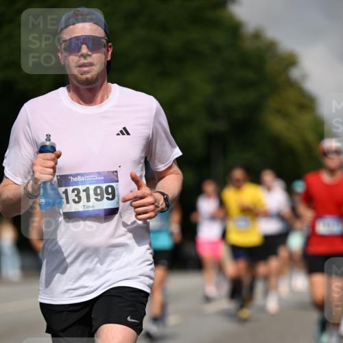 29.06.2025 - hella hamburg halbmarathon Dr. Thomas Lammeyer http://msf.ph/oto/8228626 29.06.2025 09:50:08 Kennedybrücke 1053, 1344, 1577, 1889, 2243, 4477, 4944, 5048, 5152, 5193, 5660, 7466, 7628, 8312, 8323, 10477, 10865, 10927, 11304 meine-sportfotos.de