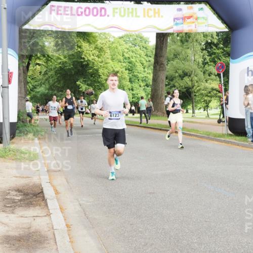 29.06.2025 - hella hamburg halbmarathon MichiJ http://msf.ph/oto/8228628 29.06.2025 10:26:08 Zwischen KM18-KM19 2404, 6047, 6529, 7310, 9914, 10680, 15178, 15261, 18216 meine-sportfotos.de