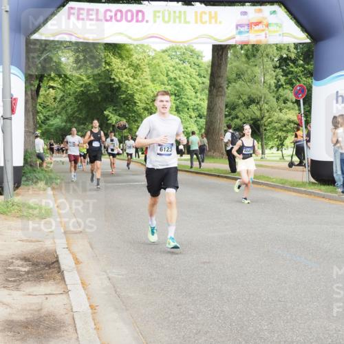 29.06.2025 - hella hamburg halbmarathon MichiJ http://msf.ph/oto/8228642 29.06.2025 10:26:09 Zwischen KM18-KM19 2404, 6047, 6123, 6529, 7310, 9914, 10451, 10680, 15261, 18216 meine-sportfotos.de