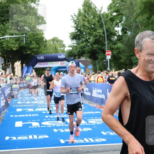 29.06.2025 - hella hamburg halbmarathon Zöllner http://msf.ph/oto/8228674 29.06.2025 10:53:22 Ziel 1683, 1727, 2074, 2354, 4065, 7312, 8361, 8651, 9142, 11844, 12490, 12875, 15179, 15681, 15838, 18134, 18901 meine-sportfotos.de