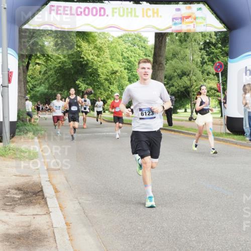 29.06.2025 - hella hamburg halbmarathon MichiJ http://msf.ph/oto/8228682 29.06.2025 10:26:09 Zwischen KM18-KM19 2404, 6047, 6123, 6529, 7310, 9914, 10451, 10680, 15261, 18216 meine-sportfotos.de