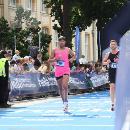 29.06.2025 - hella hamburg halbmarathon Strokosch-Dieckow http://msf.ph/oto/8228693 29.06.2025 10:32:14 Ziel 1894, 7272, 10876, 15826, 16065, 16736 meine-sportfotos.de