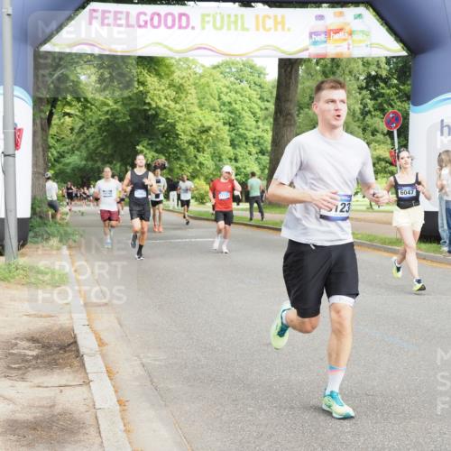 29.06.2025 - hella hamburg halbmarathon MichiJ http://msf.ph/oto/8228713 29.06.2025 10:26:09 Zwischen KM18-KM19 2404, 6047, 6123, 6529, 7310, 9914, 10451, 10680, 15261, 18216 meine-sportfotos.de