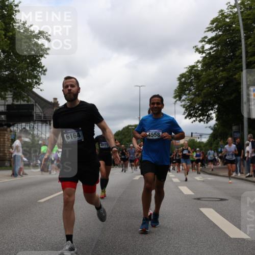 29.06.2025 - hella hamburg halbmarathon Yannick Fuchs http://msf.ph/oto/8228727 29.06.2025 10:46:38 20KM 1098, 1257, 1482, 1657, 2111, 2444, 2814, 3258, 3715, 3952, 4121, 4557, 4558, 4726, 4837, 5116, 5169, 5194, 5378, 6164, 6561, 6562, 7178, 7232, 7312, 7383, 7475, 7896, 8172, 8316, 8720, 8955, 9145, 10529, 10811, 11459, 12135, 12519, 13211, 13301, 14198, 14286, 14791, 14805, 15001, 15144, 15275, 15446, 15506, 15690, 16320, 16929, 17130, 17198, 17710, 17773, 18331 meine-sportfotos.de